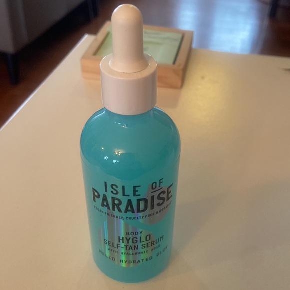 Isle of Paradise body hyglo self-tan serum with hyaluronic acid - Picture 3 of 3